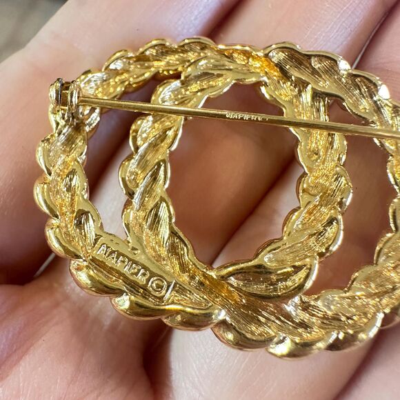 Vintage Jewelry Napier Double Knotted Circle Gold Tone Two Rings Pin - Picture 3 of 3